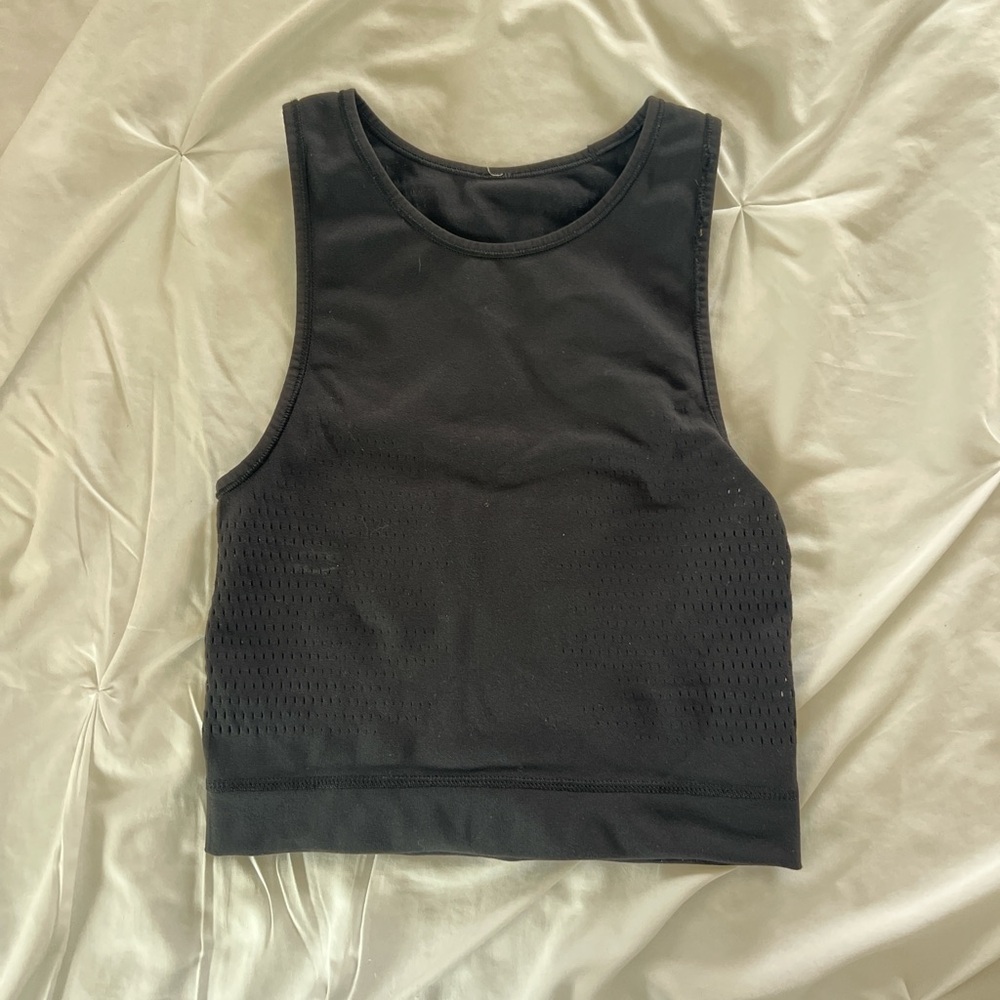 black lululemon tank top